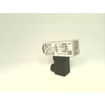 882320